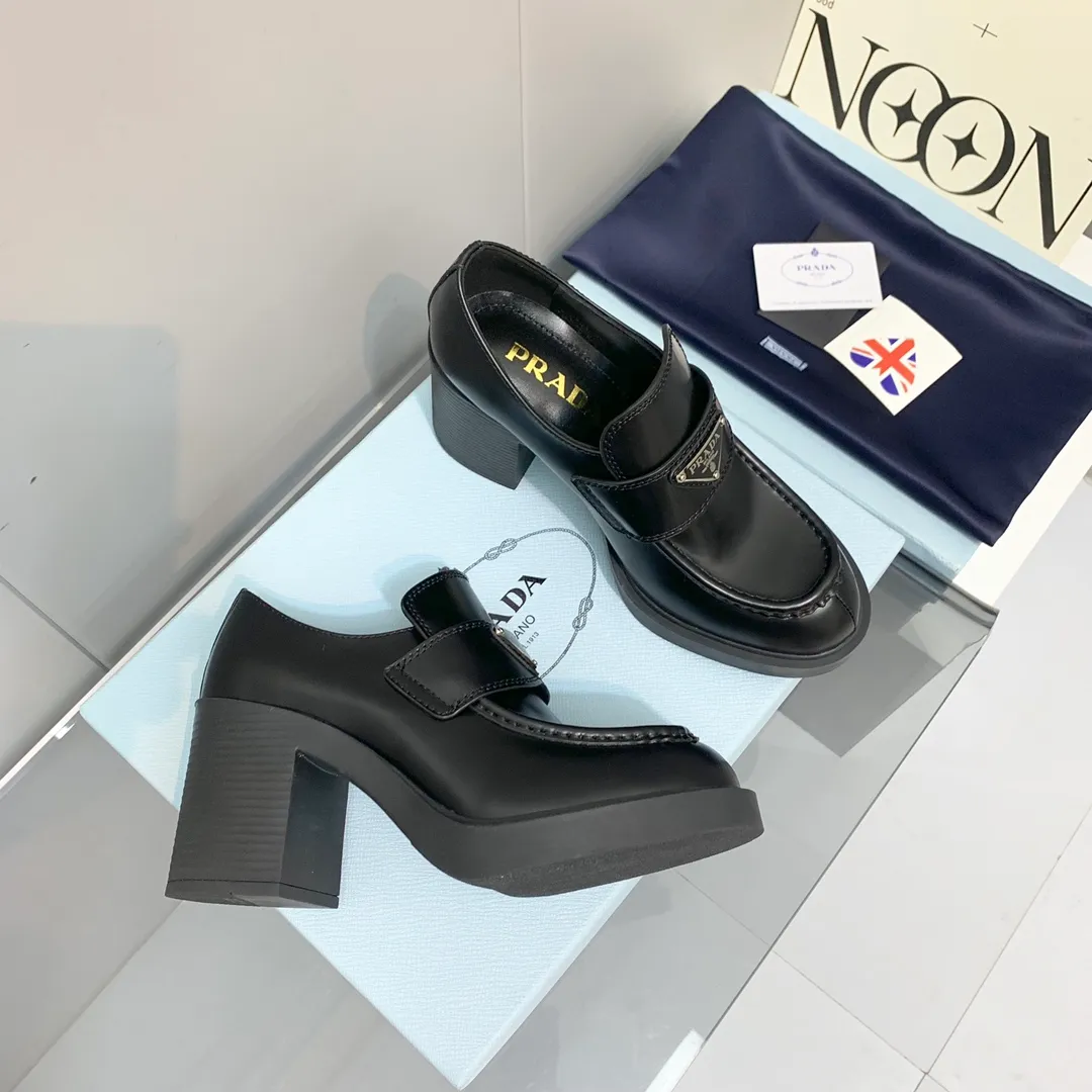 ✨Ex-factory price p520✨ Women's shoes, women's clothing, ✨Ex-factory price prada Prada 2022 autumn and winter high-heeled loafers, classic triangular loafers, high-heeled style. The slightly wide shoe shape is matched with a thick high-heeled shape, which is very coordinated. It does not feel clumsy at all, and the one-piece sole has the comfort of sports shoes. You can instantly increase your height by 7.5cm after wearing it. A must-have item that combines both beauty and comfort! The upper is made of imported cowhide (open-edge beaded cowhide, cow patent leather) and the lining is lambskin!